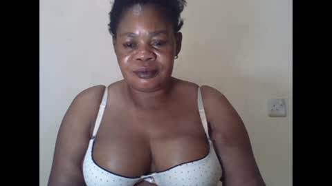 Snapshot of sexydove2 chatting on February 1, 3:39 pm EMILY online show from February 1, 3:39 pm