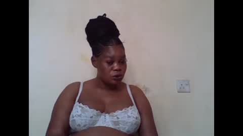 Snapshot of sexydove2 chatting on February 5, 12:27 pm EMILY online show from February 5, 12:27 pm