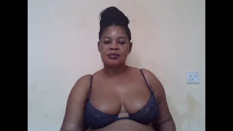 Snapshot of sexydove2 chatting on February 21, 7:23 am EMILY online show from February 21, 7:23 am