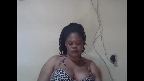 Snapshot of sexydove2 chatting on May 4, 6:37 pm EMILY online show from May 4, 6:37 pm