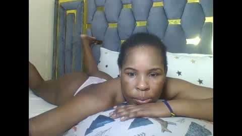 Snapshot of sexyebonygal chatting on October 10, 7:40 am QUINTER online show from October 10, 7:40 am