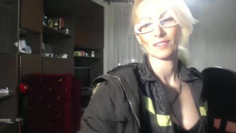 ENI pvt moan your name  WHEN I M NOT online you tell me in SNAPCHAT deal yes add me...  FREE TWITTER magiconline101...... online show from March 5, 11:16 pm