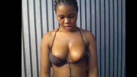 Snapshot of sexyeye368293 chatting on November 16, 3:28 pm sexyeye368293 online show from November 16, 3:28 pm