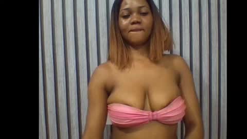 Snapshot of sexyeye368293 chatting on December 16, 1:10 am sexyeye368293 online show from December 16, 1:10 am