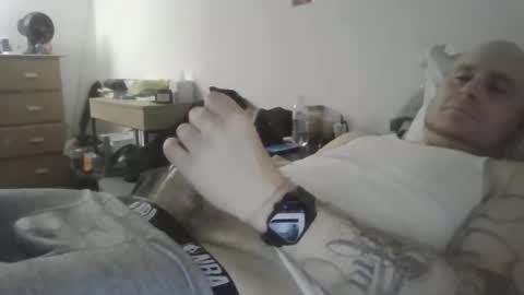 Snapshot of sexyfredy7722 chatting on December 18, 2:17 am sexyfredy7722 online show from December 18, 2:17 am