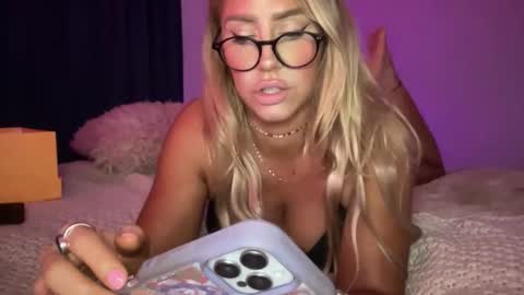 Snapshot of sexygoodvibebabe69 chatting on October 25, 6:43 am Ashley Love online show from October 25, 6:43 am