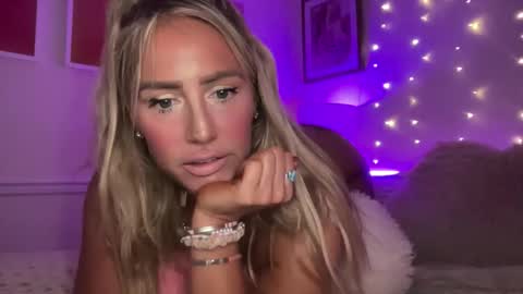 Snapshot of sexygoodvibebabe69 chatting on May 30, 11:18 am Ashley Love online show from May 30, 11:18 am