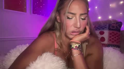 Snapshot of sexygoodvibebabe69 chatting on June 5, 8:53 am Ashley Love online show from June 5, 8:53 am