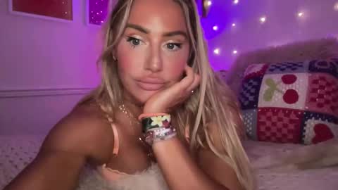 Snapshot of sexygoodvibebabe69 chatting on June 10, 11:09 am Ashley Love online show from June 10, 11:09 am