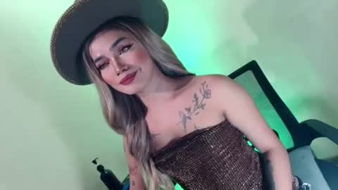 sexyhotbabe18 online show from June 13, 8:45 am