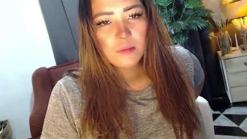 Snapshot of sexyjeanniecuntcums chatting on April 19, 5:34 pm JENNY online show from April 19, 5:34 pm