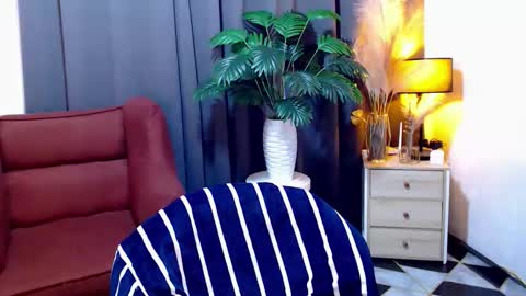 Snapshot of sexyjeanniecuntcums chatting on May 1, 6:45 pm JENNY online show from May 1, 6:45 pm