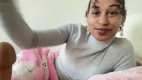 Snapshot of sexyjenny999 chatting on October 3, 3:31 pm Jenny online show from October 3, 3:31 pm