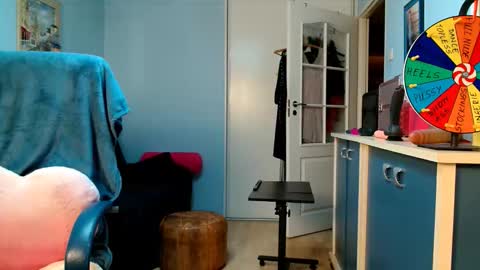 Snapshot of sexyjennyeu chatting on December 3, 10:19 pm Jenny online show from December 3, 10:19 pm