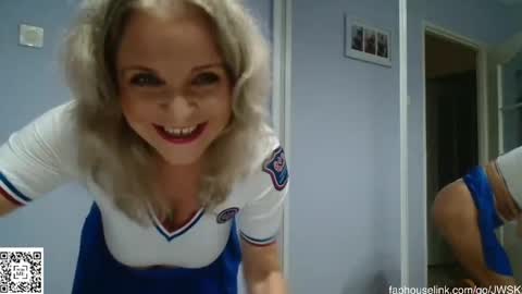 Snapshot of sexyjennyeu chatting on June 1, 12:40 pm Jenny online show from June 1, 12:40 pm