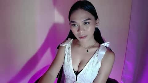 Snapshot of sexykarina_ chatting on September 14, 6:23 am Karina3 online show from September 14, 6:23 am