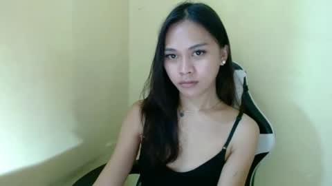 Snapshot of sexykarina_ chatting on October 27, 5:00 am Karina3 online show from October 27, 5:00 am
