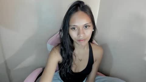 Snapshot of sexykarina_ chatting on May 13, 6:11 am Karina3 online show from May 13, 6:11 am
