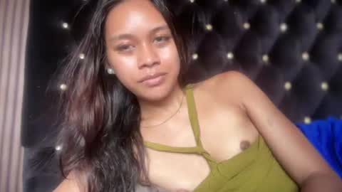 Snapshot of sexykarina_ chatting on June 21, 3:20 am Karina3 online show from June 21, 3:20 am