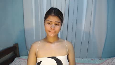 Snapshot of sexylady_pinayx chatting on December 4, 6:01 am Call me Bea online show from December 4, 6:01 am