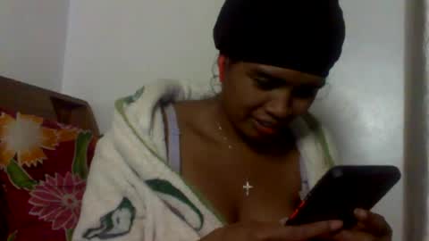 Snapshot of sexylarra12 chatting on May 18, 5:52 pm sexylarra12 online show from May 18, 5:52 pm