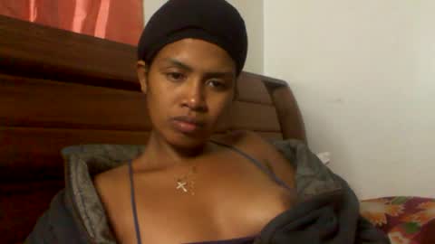Snapshot of sexylarra12 chatting on June 1, 5:25 pm sexylarra12 online show from June 1, 5:25 pm