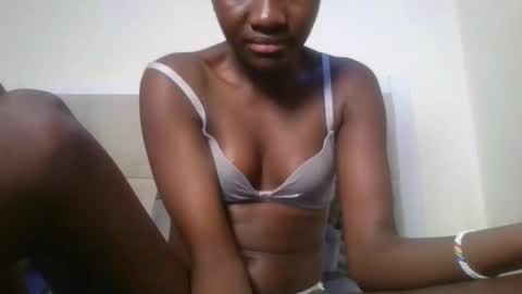 Snapshot of sexylina25 chatting on March 12, 10:38 pm sexylina25 online show from March 12, 10:38 pm