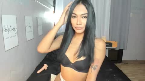 Snapshot of sexylovesappira chatting on October 26, 5:13 am maxine online show from October 26, 5:13 am