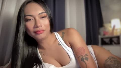 Snapshot of sexylovesappira chatting on February 24, 8:23 am maxine online show from February 24, 8:23 am