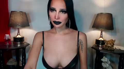 Snapshot of sexylusty2258 chatting on August 2, 2:21 am Queen Sofia online show from August 2, 2:21 am