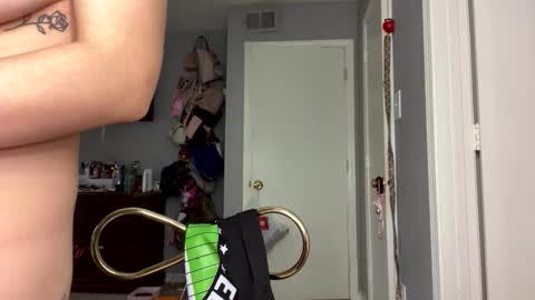 Snapshot of sexymamita22 chatting on April 14, 6:36 pm sexymamita22 online show from April 14, 6:36 pm
