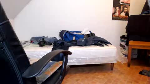 Snapshot of sexyman_fr chatting on January 1, 9:09 pm Vincent Vega online show from January 1, 9:09 pm