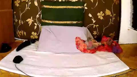 Snapshot of sexymayagold chatting on September 17, 5:53 am Squirty Maya Gold online show from September 17, 5:53 am