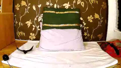 Snapshot of sexymayagold chatting on September 25, 7:01 am Squirty Maya Gold online show from September 25, 7:01 am