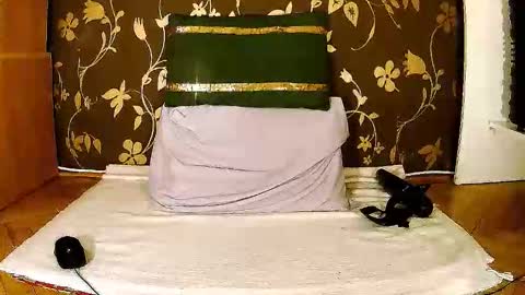 Snapshot of sexymayagold chatting on October 12, 5:12 pm Squirty Maya Gold online show from October 12, 5:12 pm