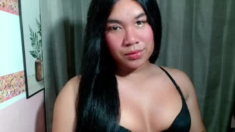 Snapshot of sexymika_xoxo chatting on July 29, 6:11 am Mika online show from July 29, 6:11 am