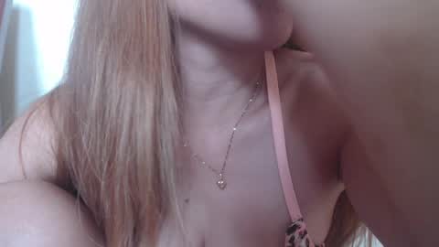 Snapshot of sexymye chatting on February 11, 4:44 am sexymye online show from February 11, 4:44 am