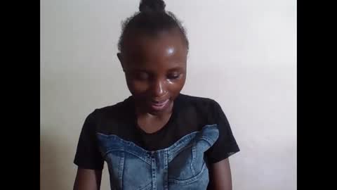 Snapshot of sexyneedle22 chatting on April 4, 7:33 pm VIVIAN online show from April 4, 7:33 pm