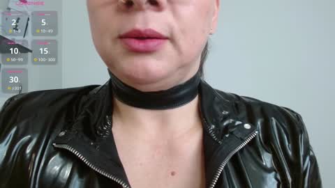 Snapshot of sexypsychologist chatting on December 15, 2:37 pm Sexy Psychologist online show from December 15, 2:37 pm