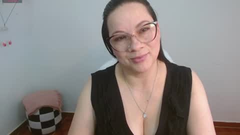 Snapshot of sexypsychologist chatting on July 6, 9:17 pm Sexy Psychologist online show from July 6, 9:17 pm