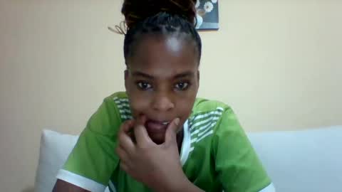Snapshot of sexyqueen3457132 chatting on February 24, 12:37 pm DOVY ACHIENG online show from February 24, 12:37 pm