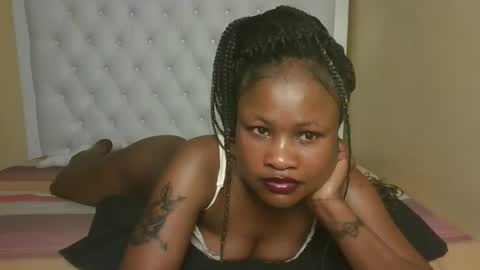 Snapshot of sexyqueenivy chatting on October 16, 3:46 pm queenivy online show from October 16, 3:46 pm