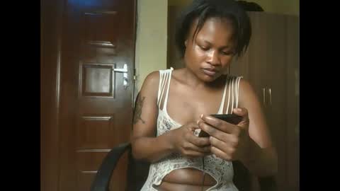 Snapshot of sexyqueenivy chatting on October 26, 10:32 am queenivy online show from October 26, 10:32 am