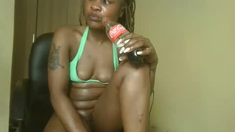 Snapshot of sexyqueenivy chatting on November 5, 5:24 pm queenivy online show from November 5, 5:24 pm