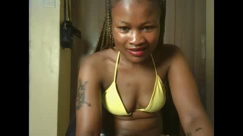 Snapshot of sexyqueenivy chatting on December 1, 6:07 am queenivy online show from December 1, 6:07 am