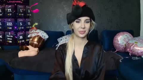 Snapshot of sexyquennina chatting on December 25, 11:42 pm SexyQueenNina online show from December 25, 11:42 pm