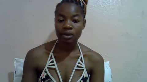 sexyshaz22 online show from May 3, 9:10 pm