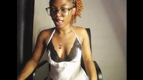 Darkskinned Rae online show from April 27, 7:45 pm