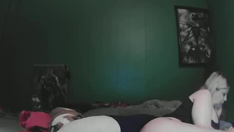 Snapshot of sexystripper69 chatting on February 18, 1:10 am sexystripper69 online show from February 18, 1:10 am