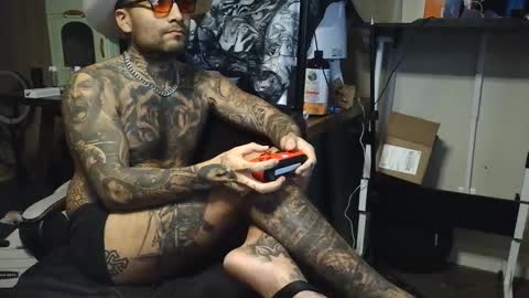 Snapshot of sexytattedlatino69 chatting on December 14, 12:54 pm Sexy Tatted Latino online show from December 14, 12:54 pm